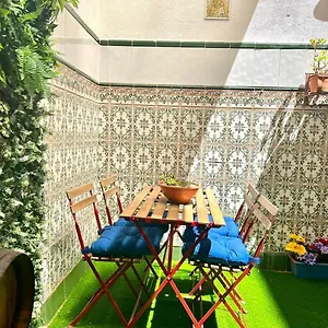 Adela & Private Courtyard By Ele Apartamento